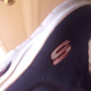 Skechers arch fit tennis shoes